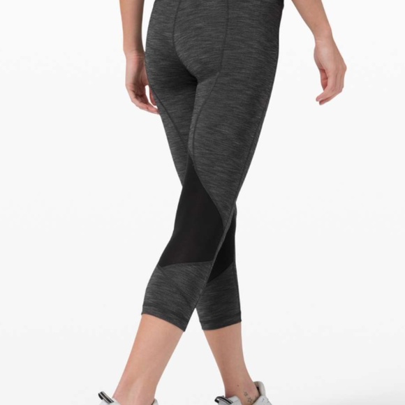 Lululemon Pace Rival Mid-Rise Crop 22” - Size 4. - Picture 12 of 12